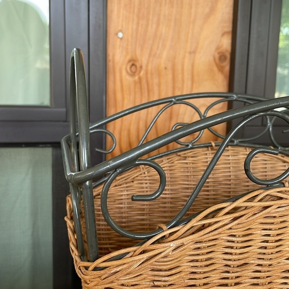 Vintage Wicker And Metal Magazine Rack - Picture 6 of 10